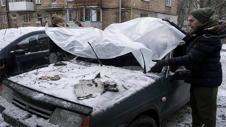 Ukraine: Russian strikes thwarted wreckage hits buildings	