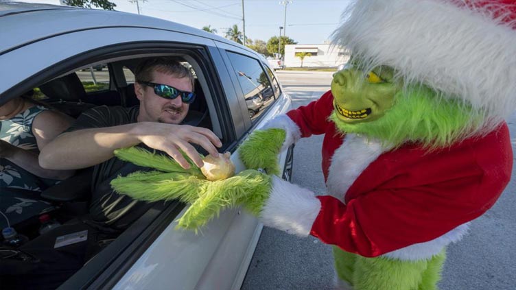 Deputy dressed as Grinch gives onions to speeding drivers