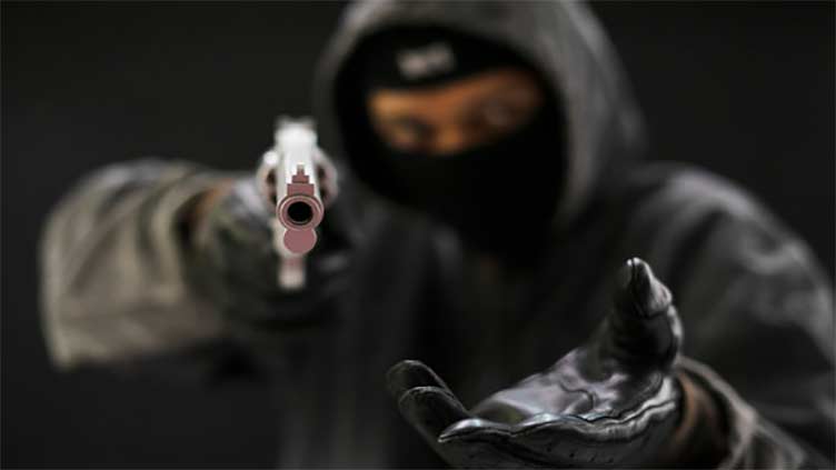 Citizen kills robber, injures two others in Karachi 