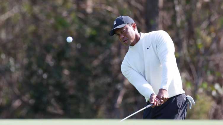 Woods and son Charlie seek title before Tiger rests sore foot