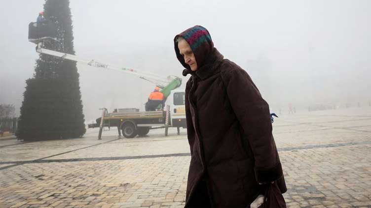  Fog-shrouded Kyiv recovers after Russian strikes