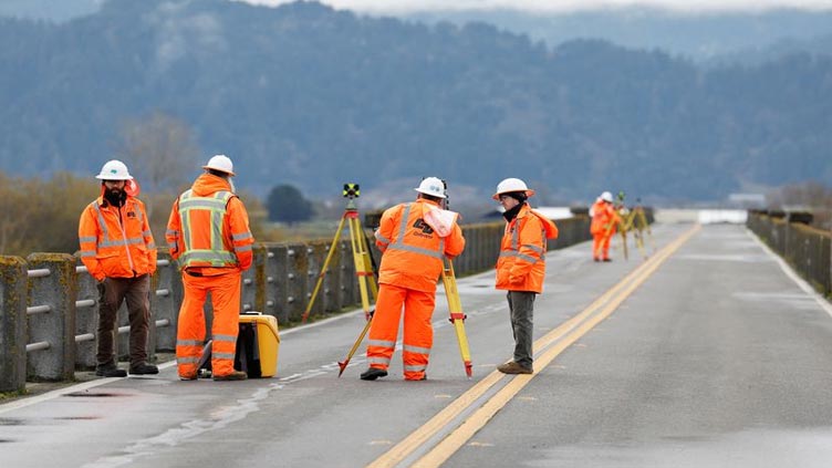 Crews work to restore running water, power to quake-rattled northern California