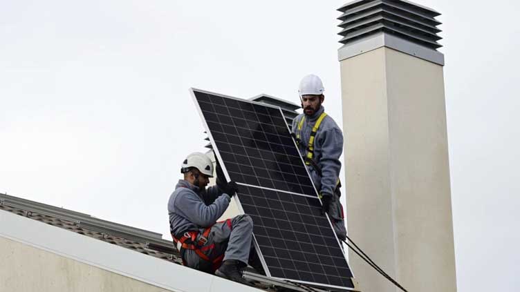 As energy crisis bites, Spaniards snap up solar panels