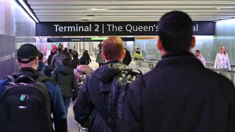 Military plugs gap as UK passport control staff strike