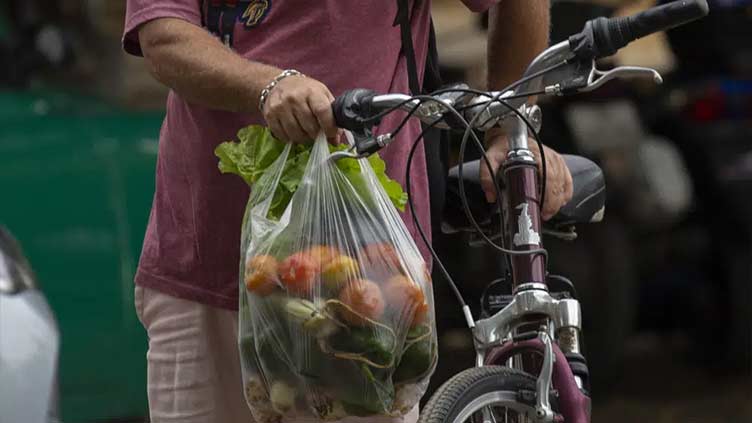 Cubans search for holiday food amid deepening crisis