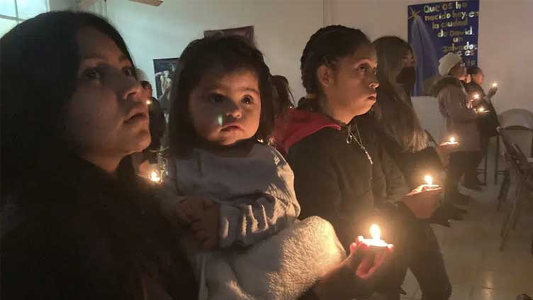  Stuck at the border, migrants find a little Christmas cheer