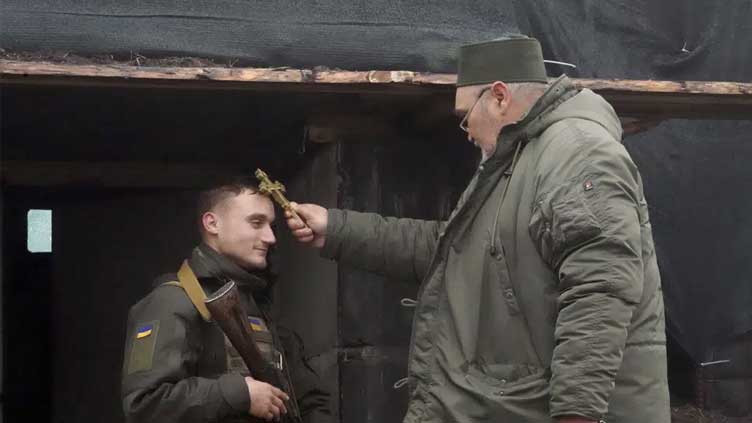  Some Ukrainians move Christmas to detach again from Russia