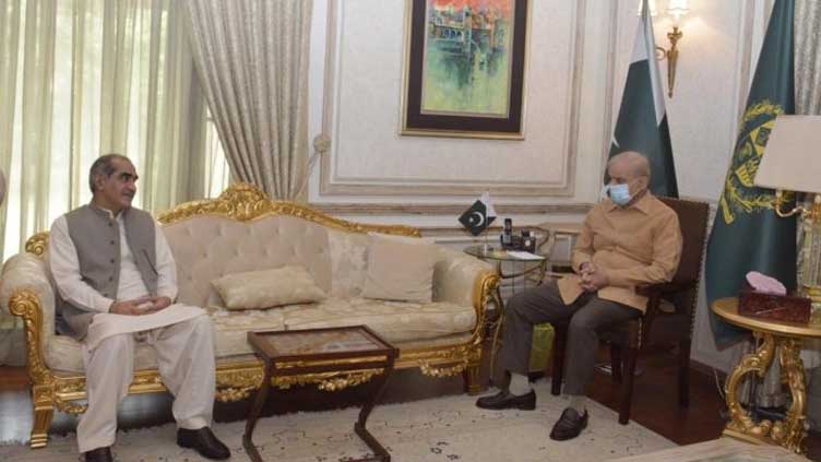  Khawaja Saad calls on PM, discusses railways issues