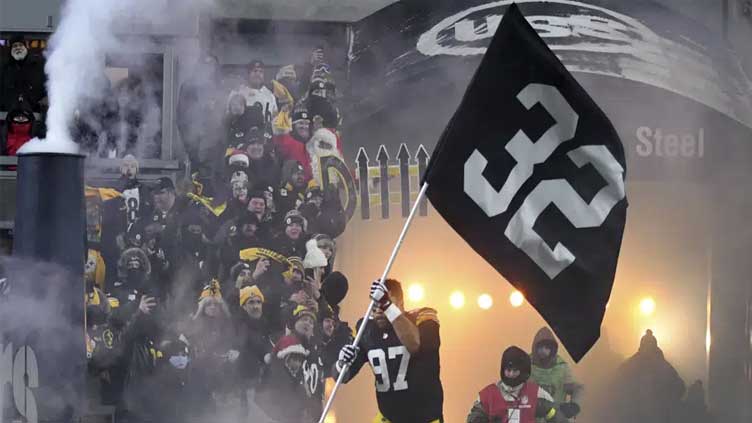 Steelers honor Franco Harris by rallying past Raiders 13-10
