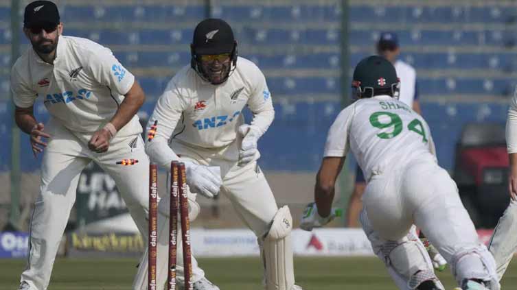 Pakistan stumble after losing wickets in 1st test against NZ