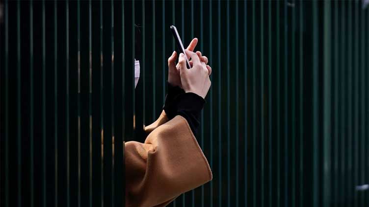  China's October domestic smartphone shipments fell 27.2pc