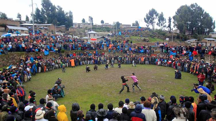 Peru communities settle scores with Christmas ritual fighting