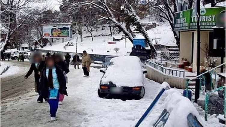 Murree's Mall Road closed for traffic amid snowfall forecast