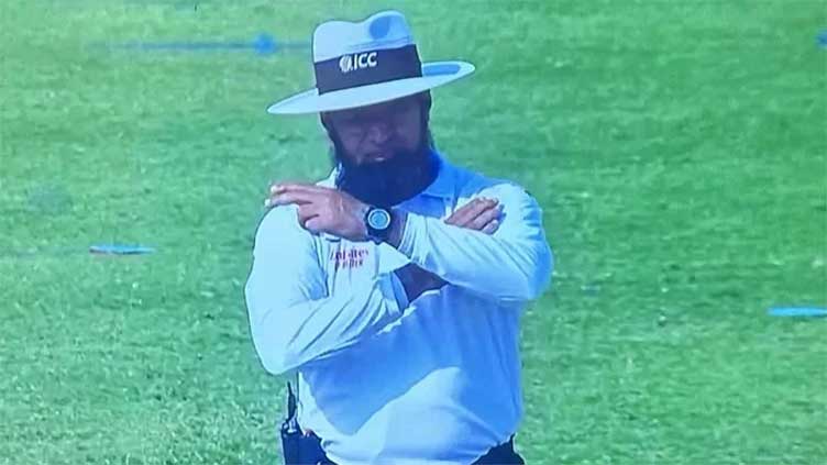 Netizens lash out at Aleem Dar for wrong decisions, ask him to retire