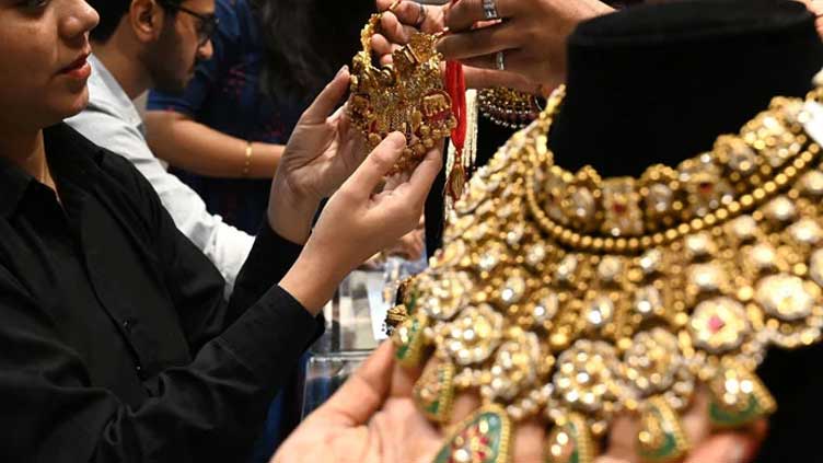 Gold soars to all-time high of Rs182,800 per tola