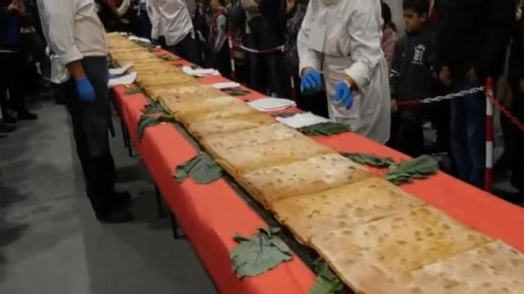 Italian chefs cook up 56-foot flatbread dish