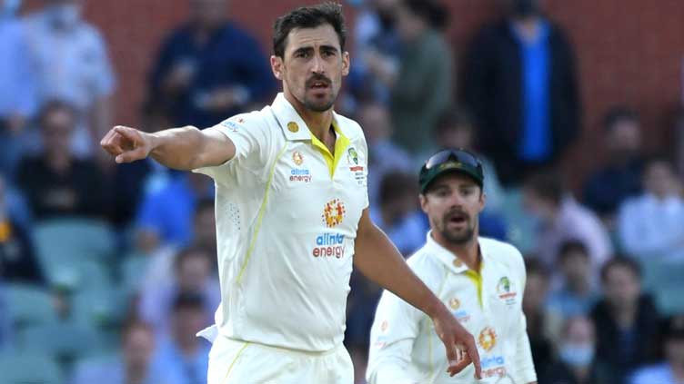 Starc threatens De Bruyn with Mankad after batsman crosses the line