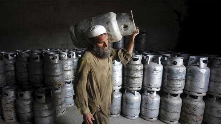 OGRA slashes LPG price by Rs 136.86 per 11.8-kg cylinder