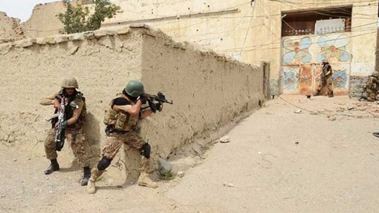 Four terrorists killed, soldier martyred in Bannu gun battle