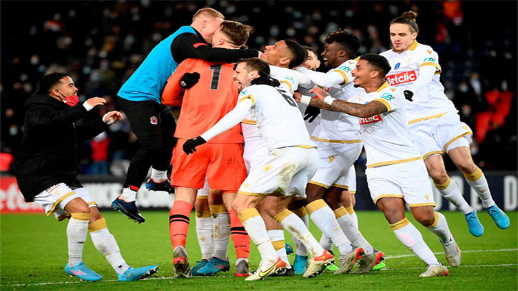 PSG thwarted in French Cup by surplus keeper Bulka