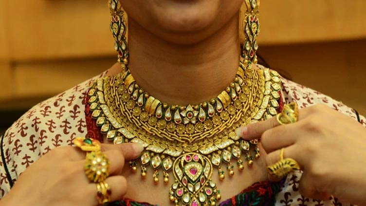 Gold prices rise Rs 50 to Rs 125,000 per tola 