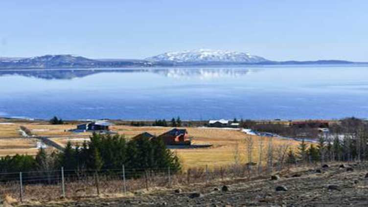 Missing tourist plane found at bottom of lake in Iceland