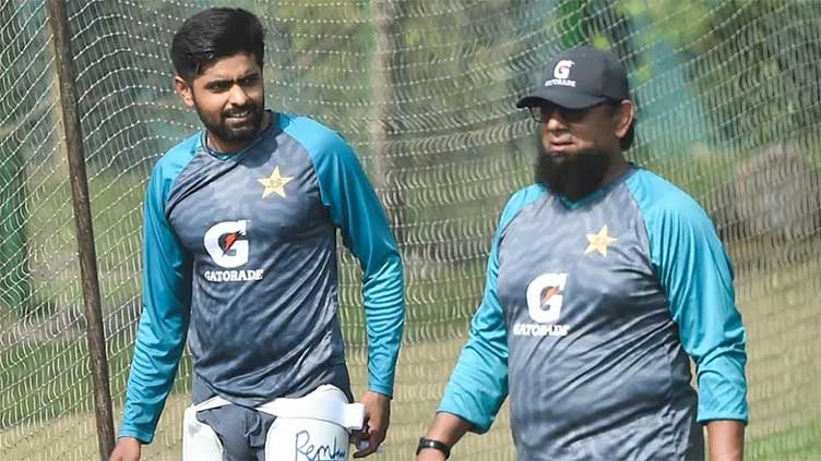 Saqlain to continue as Pakistan head coach
