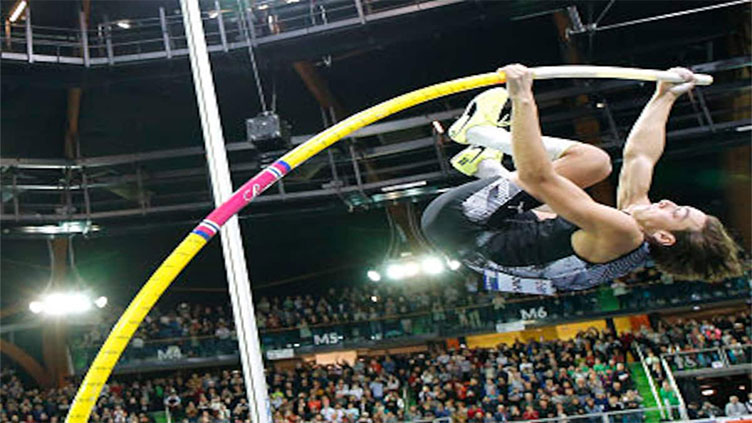 Duplantis falls short on new pole-vault world record attempt