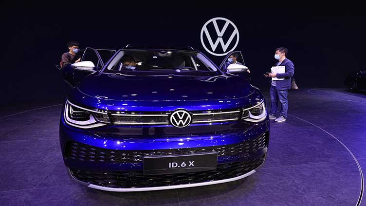 Volkswagen expects chip shortage to ease later in 2022