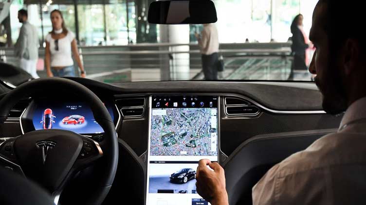 Tesla software updates allow quick fixes - and taking risks