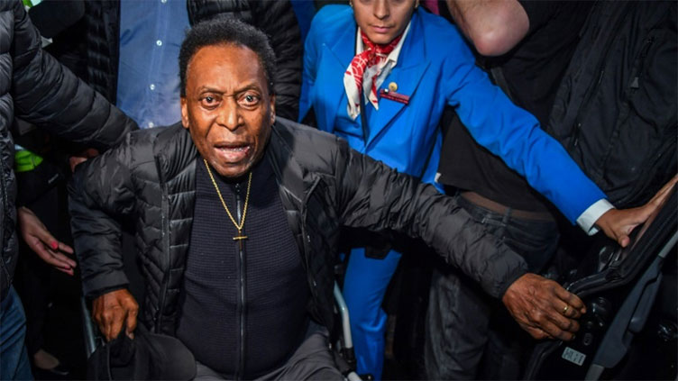 Pele to stay in hospital due to urinary tract infection