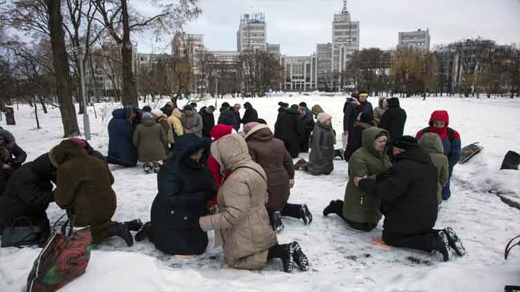 Image of people praying in snow in Ukraine dates to at least 2019