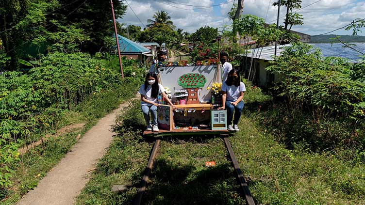 Trolley school helps Philippine children keep studies on track
