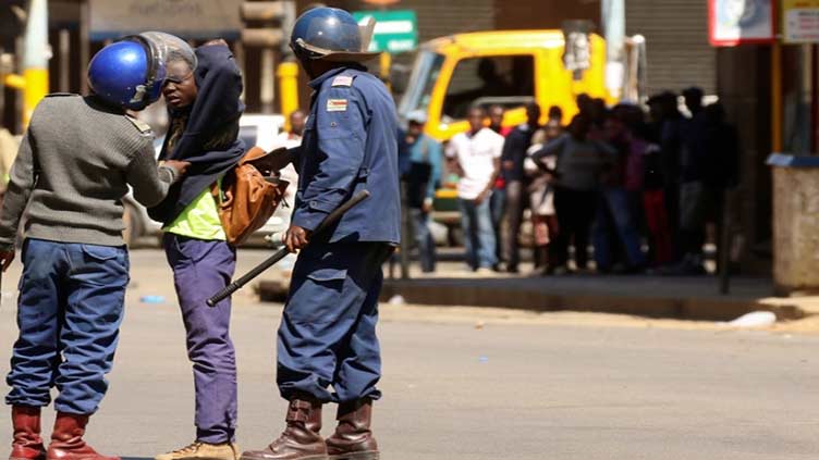 Zimbabwe police break up opposition rally