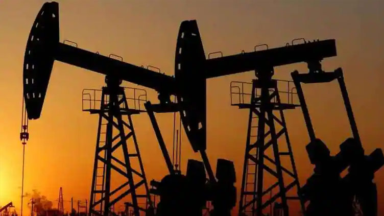 Oil prices ease from 2014 high, supply concerns limit losses