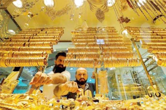 Gold prices rise Rs 700 per tola 