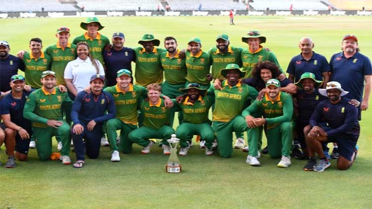 De Kock century sets up South Africa clean sweep
