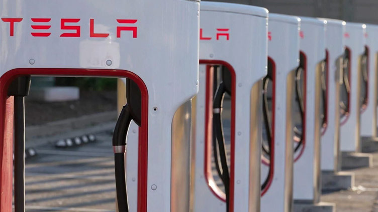 Moody's expects Tesla to stay at EV leader spot, upgrades to 'Ba1'