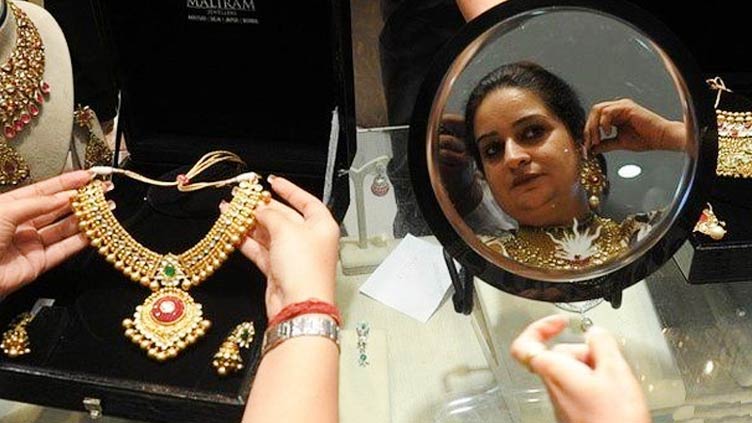 Gold prices increase Rs300 to Rs 126,650 per tola 