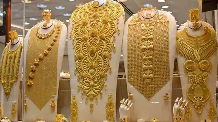 Gold price declines by Rs300 to Rs141,400 per tola