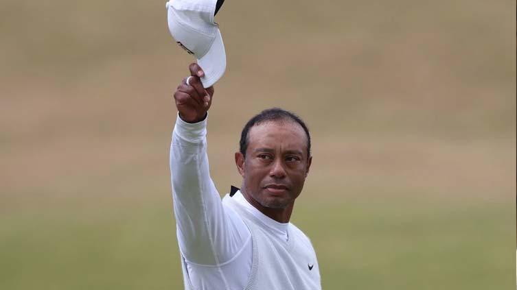 No trophies for Woods and Mickelson after missing Open cut