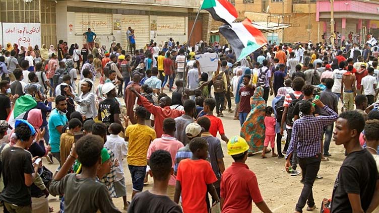 Thousands take to Sudan streets to protest military rule