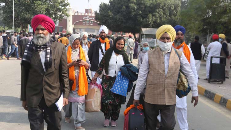 Sikh pilgrims from India arrive in Pakistan to attend death anniversary of Guru Arjan Dev Singh