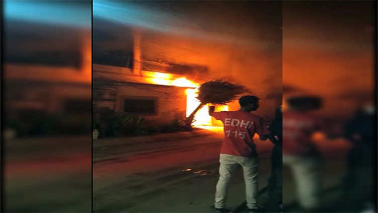 Two injured as fire breaks out in garment factory in Karachi