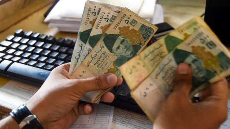 Rupee gains ground against US dollar, recovers by 27 paisa