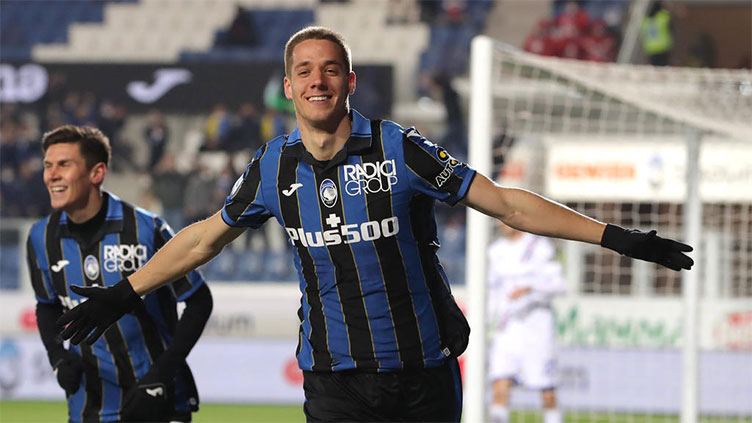 Atalanta thump Samp to stay on Juve's tail