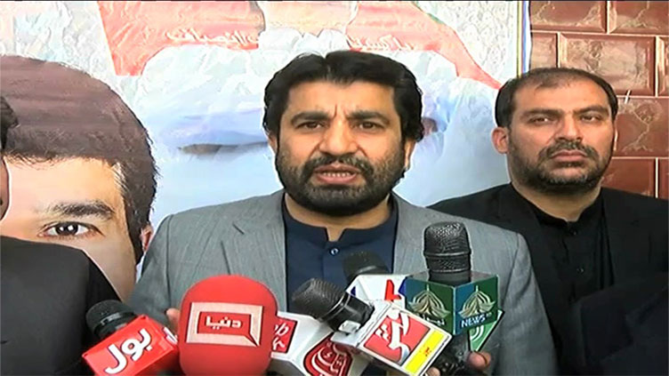 Corrupt groups united against PM Khan, says Qasim Suri