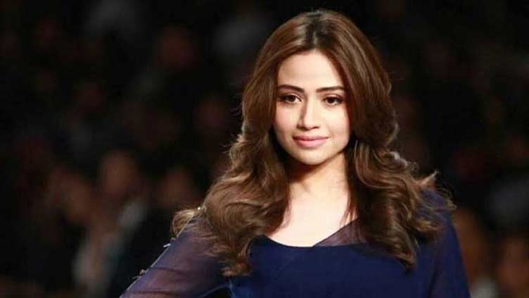 Netizens demand ban on Sana Javed following stories of her bad attitude