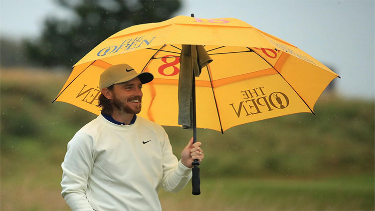 Fleetwood, Hoge lead as weather wreaks havoc at Players