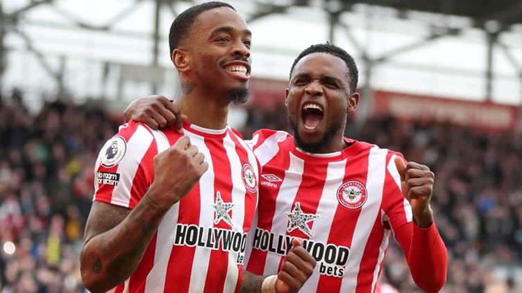 Toney strikes late double as Brentford beat 10-man Burnley 2-0